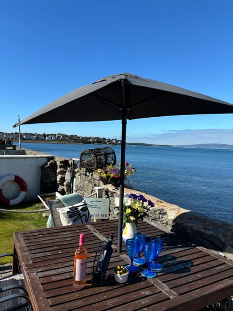 Splash Cottage beach house with Sea lapping Garden House in Northern Ireland