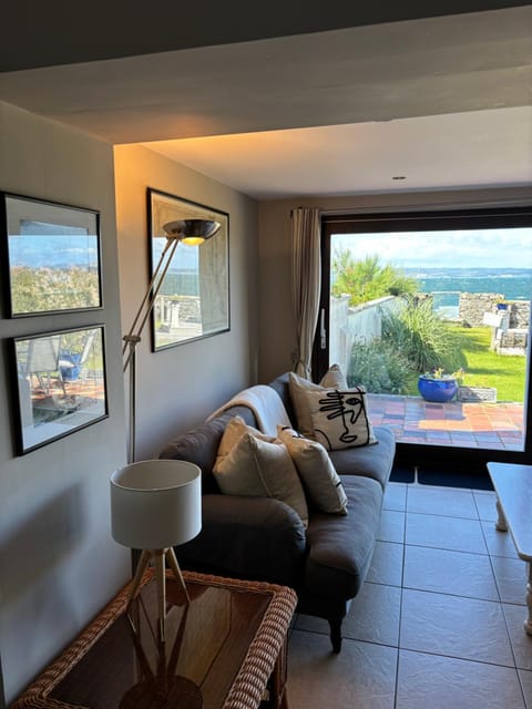 Splash Cottage beach house with Sea lapping Garden House in Northern Ireland