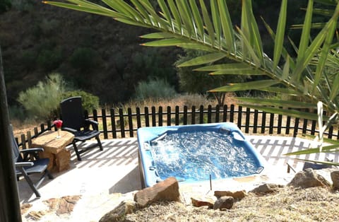 Private detached chalet with own jacuzzi Mi Dushi Chalet in Sierra de las Nieves