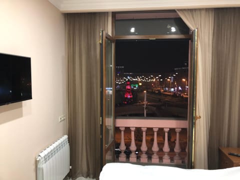 Квартира около станции метро с балконами Apartment in Yerevan