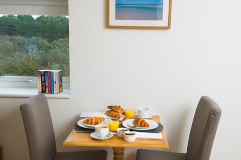 Dining area, Breakfast, Continental breakfast