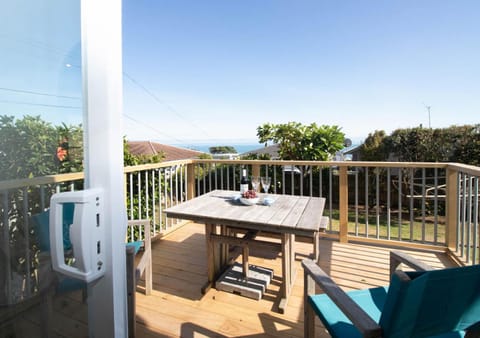 Blue Water Cottage By The Sea House in New Plymouth