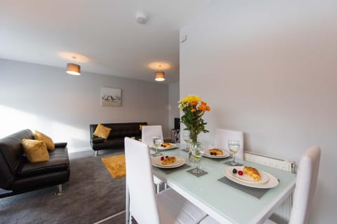 PREMIER - Wishaw En-Suite Apartment Condo in Motherwell