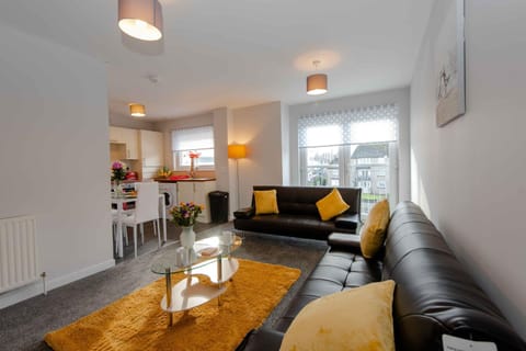 PREMIER - Wishaw En-Suite Apartment Condo in Motherwell