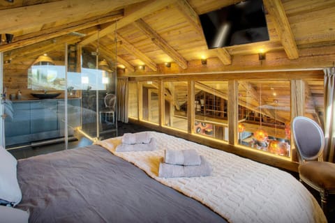 Shower, Bed, Bathroom, Photo of the whole room, Bedroom