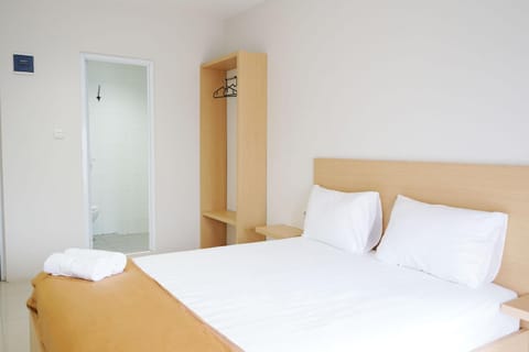 UROOMS Senayan Bed and Breakfast in South Jakarta City