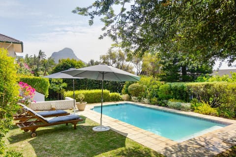 Garden, Garden view, Pool view, Swimming pool, sunbed