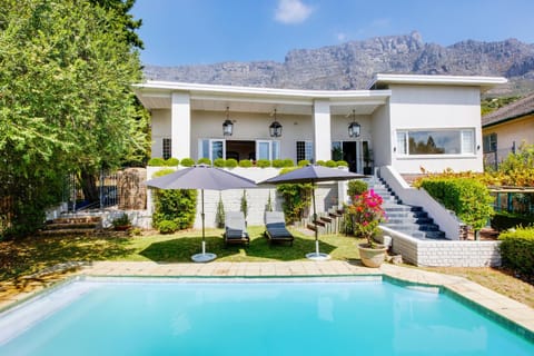 Property building, Garden, Garden view, Mountain view, Pool view, Swimming pool