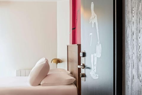 Photo of the whole room, Decorative detail, Bedroom, On site