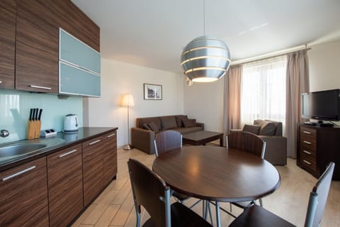 Kitchen or kitchenette, Living room, Seating area, Dining area