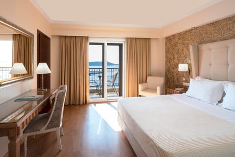 Bed, Balcony/Terrace, Photo of the whole room, Bedroom, Sea view