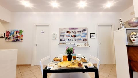 Food and drinks, Decorative detail, Dining area