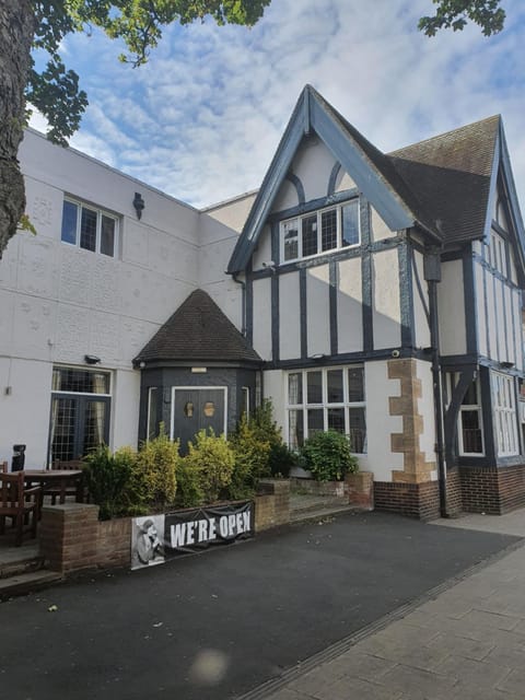 Property building, Day, Garden