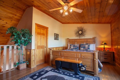 Bear Claw · Bear Claw Retreat in Pigeon Forge! Maison in Pigeon Forge