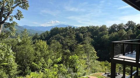 A Grand View Lodge #540 House in Pittman Center