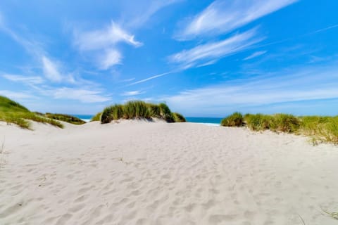 Hallie Hideaway (MCA #329) House in Manzanita