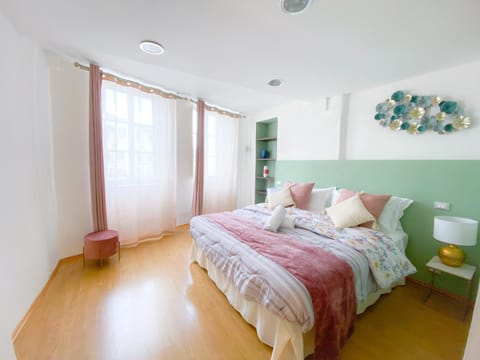 Bed, Day, Winter, Photo of the whole room, Decorative detail, Bedroom, On site, City view, Landmark view