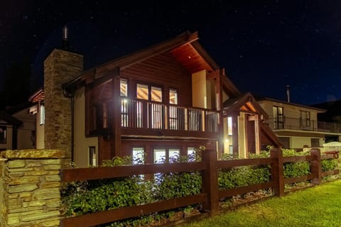 Mountain View Chalet House in Wanaka