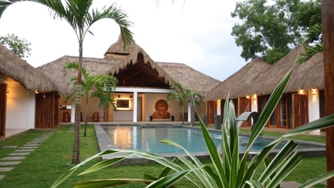 Property building, Garden, Spa and wellness centre/facilities, Swimming pool, Swimming pool