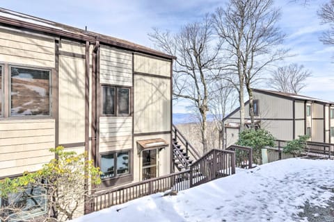 Cozy Townhome 1 Mi to Slopes at Beech Mountain! House in Beech Mountain