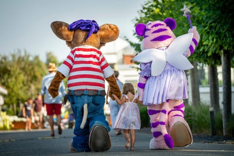 Kids's club, Entertainment, children, young children, older children