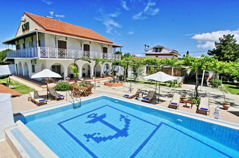 Villa Paradiso: Near beach, superb pool and garden Villa in Roda