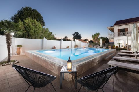 Villa Paradiso: Near beach, superb pool and garden Villa in Roda