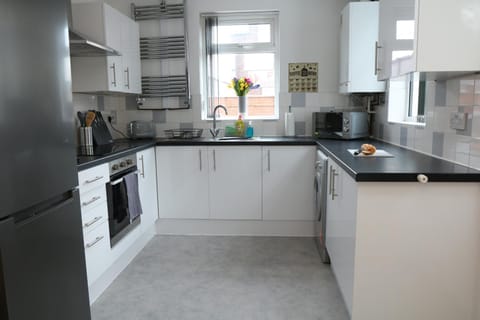 Ideal Lodgings in Bury - Whitefield Maison in Bury