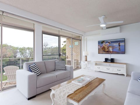 The Helm 2 Stunning waterfront unit with Air Conditioning Apartment in Shoal Bay