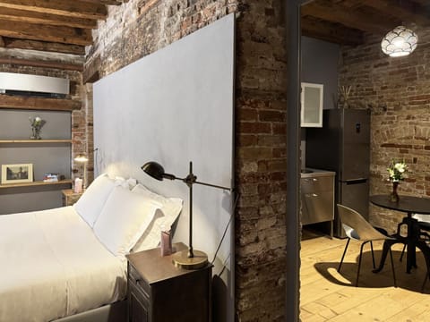 Bed, Bedroom, kitchen