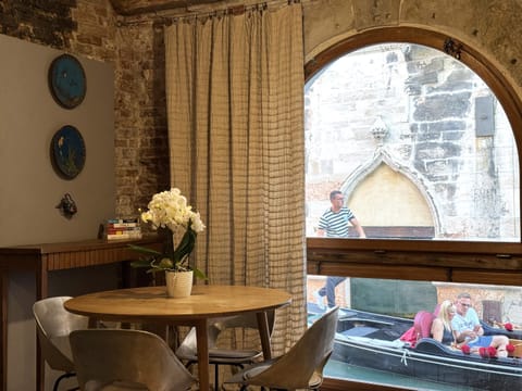 Living room, Seating area, Dining area, City view, kitchen