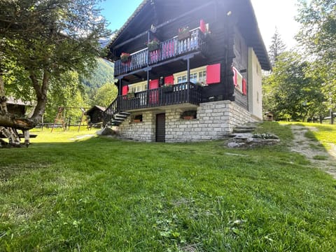 Property building, Day, Garden, Garden view