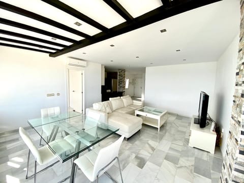 Luxury Puerto Banus Penthouse With Parking & WI-FI Condominio in Marbella