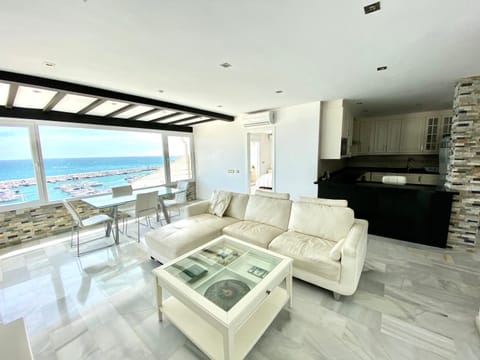 Luxury Puerto Banus Penthouse With Parking & WI-FI Copropriété in Marbella