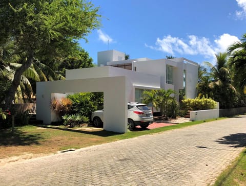 Casa de Praia em Interlagos - 4 suítes a poucos metros do mar Maison in State of Bahia