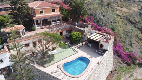 Bird's eye view, Pool view