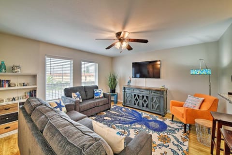 Corpus Christi Condo with Pool Access, Walk to Beach Eigentumswohnung in North Padre Island