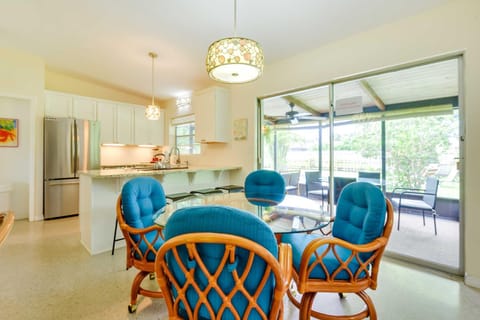 Uncle Louies Gulf Coast Retreat with Outdoor Oasis! Haus in Bradenton