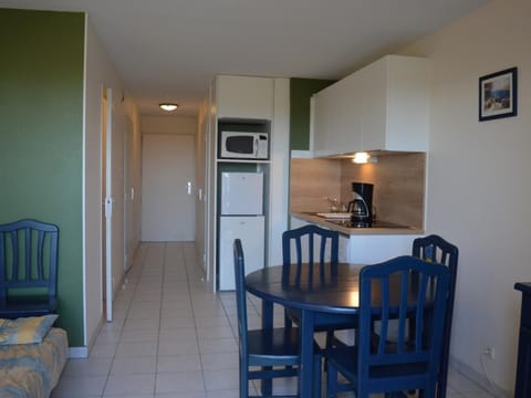 Appartement Saint-Cyprien, 3 pièces, 6 personnes - FR-1-225D-83 Condo in Saint-Cyprien