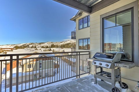 Condo with View - 1 Block to Main St - 4 Mi to Ski! Copropriété in Fraser