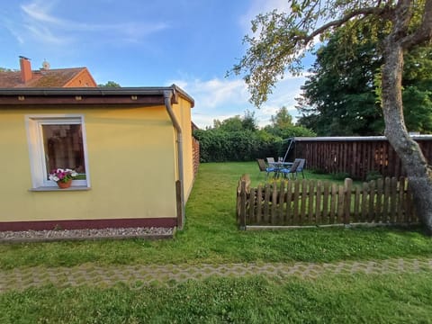 Property building, Garden, Balcony/Terrace