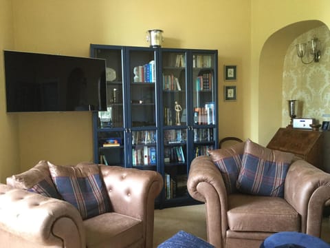 Living room, Decorative detail, Seating area, On site