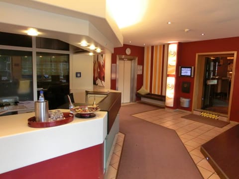 Day, Lobby or reception