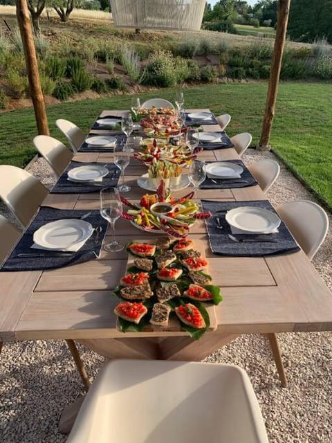 Food and drinks, Dining area