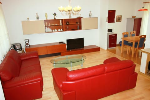 Holiday House - Orange Antik 97 Lipno Home Apartment in Lipno nad Vltavou