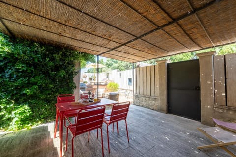 Maison avec patio et jacuzzi House in Saint-Remy-de-Provence