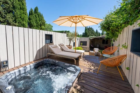 Maison avec patio et jacuzzi House in Saint-Remy-de-Provence