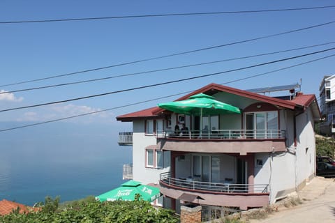 Facade/entrance, Garden, Balcony/Terrace, Garden view, Lake view, Mountain view