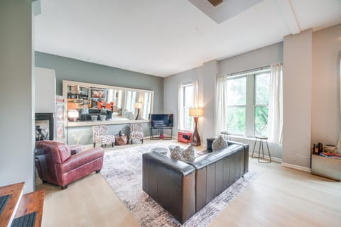 Dtwn Cleveland Loft-Style Condo Walk to Stadiums! Apartment in Ohio City