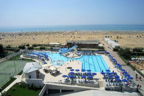 Swimming pool, Swimming pool